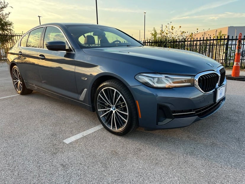 2023 BMW 530e - Image 1