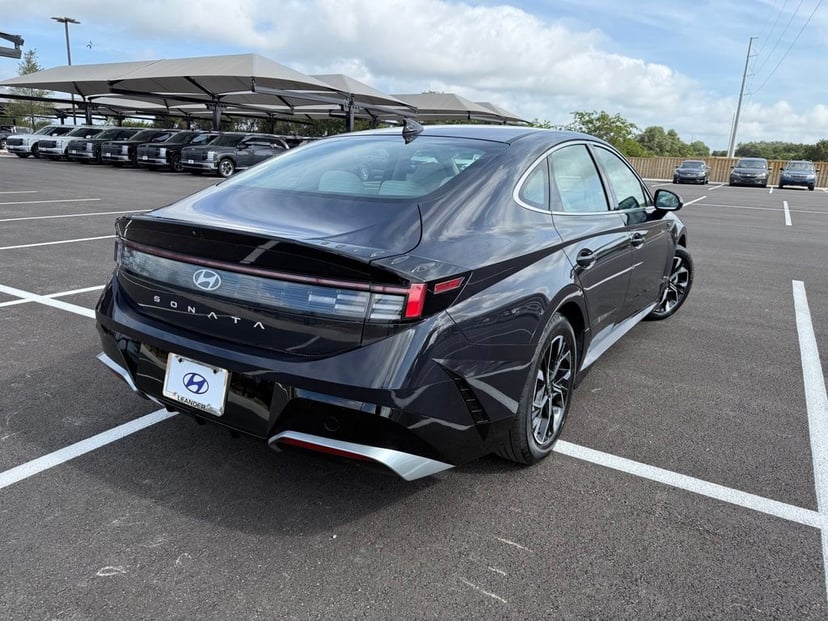 2024 Hyundai Sonata - Image 3