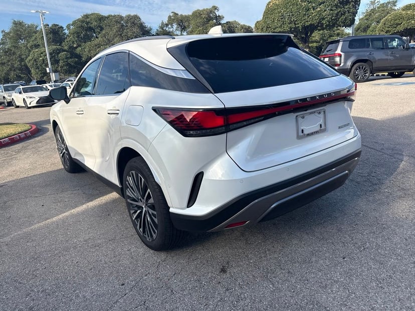 2025 Lexus RX - Image 3