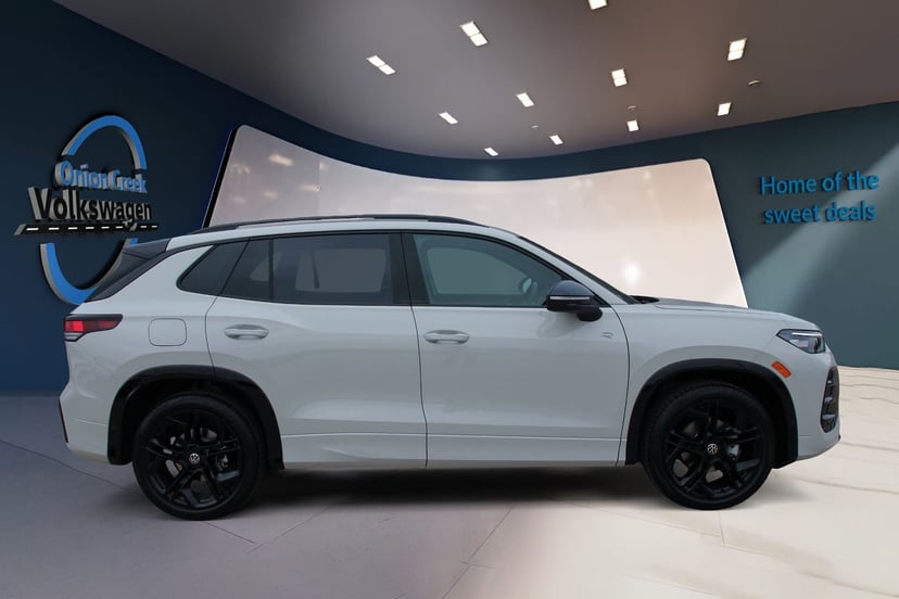2026 Volkswagen Tiguan - Image 2