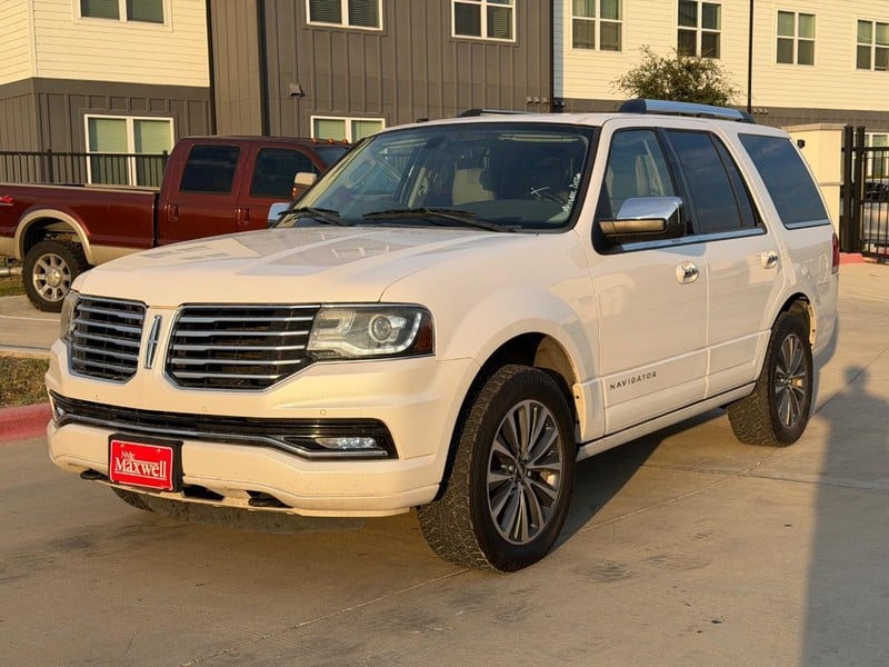 2017 Lincoln Navigator - Image 1