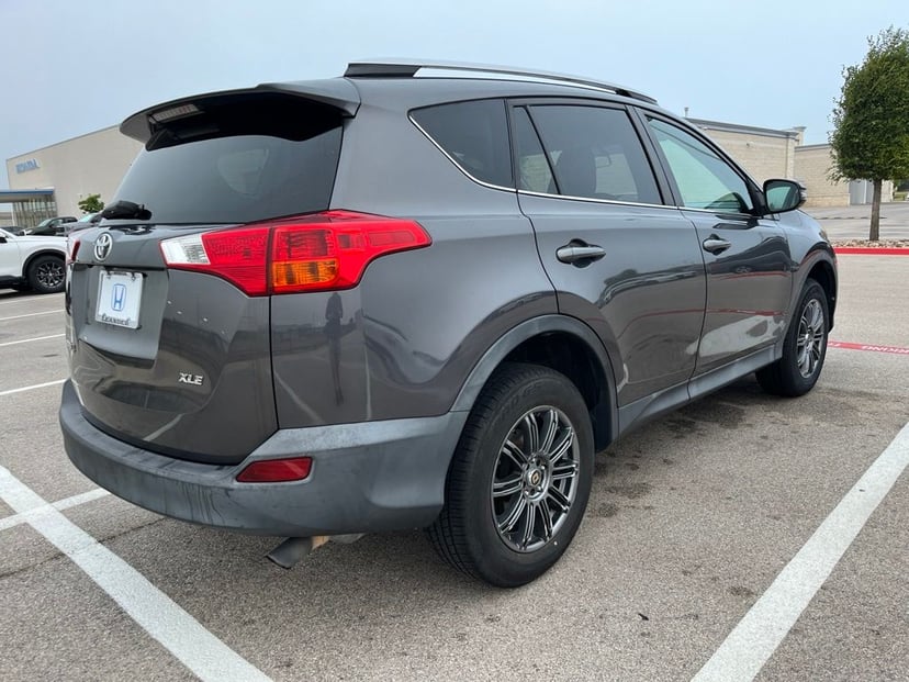 2015 Toyota RAV4 - Image 2