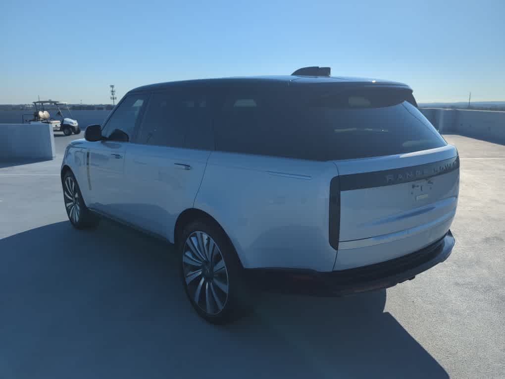 2023 Land Rover Range Rover - Image 3