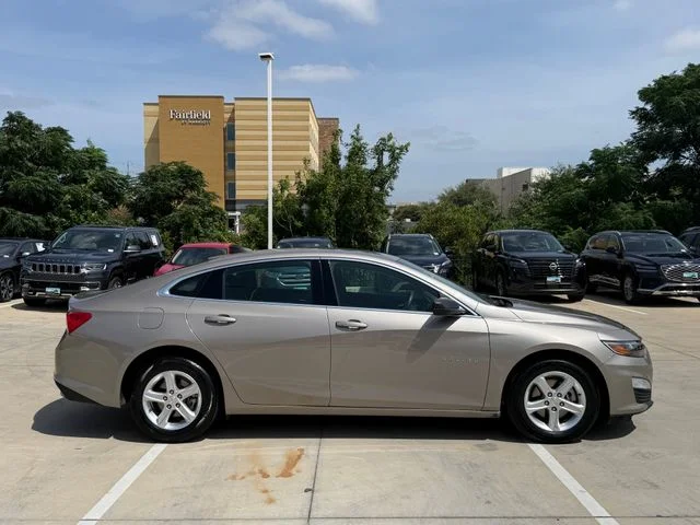 2024 Chevrolet Malibu - Image 2