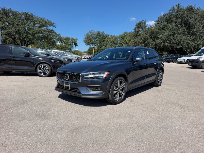 2025 Volvo V60 Cross Country - Image 1