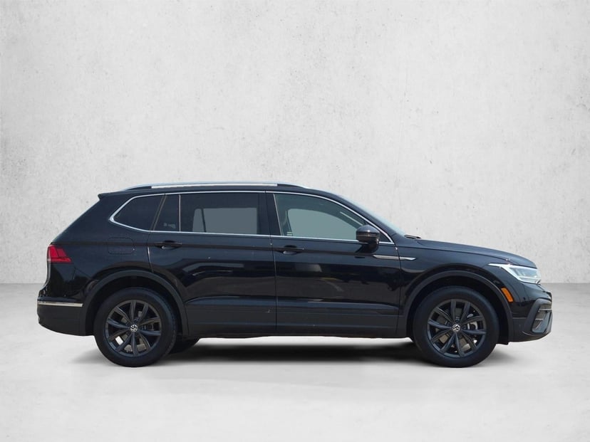 2024 Volkswagen Tiguan - Image 2