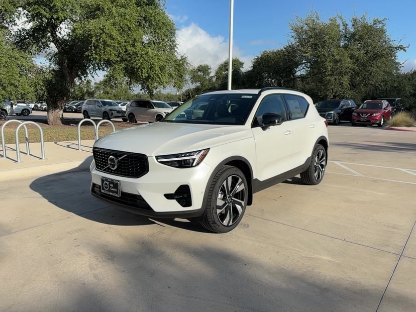 2026 Volvo XC40 - Image 1