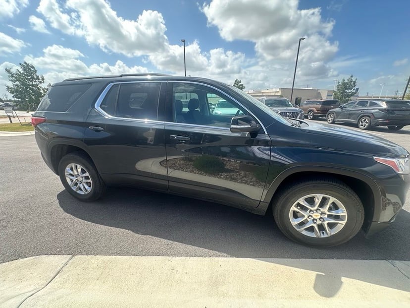 2021 Chevrolet Traverse - Image 3