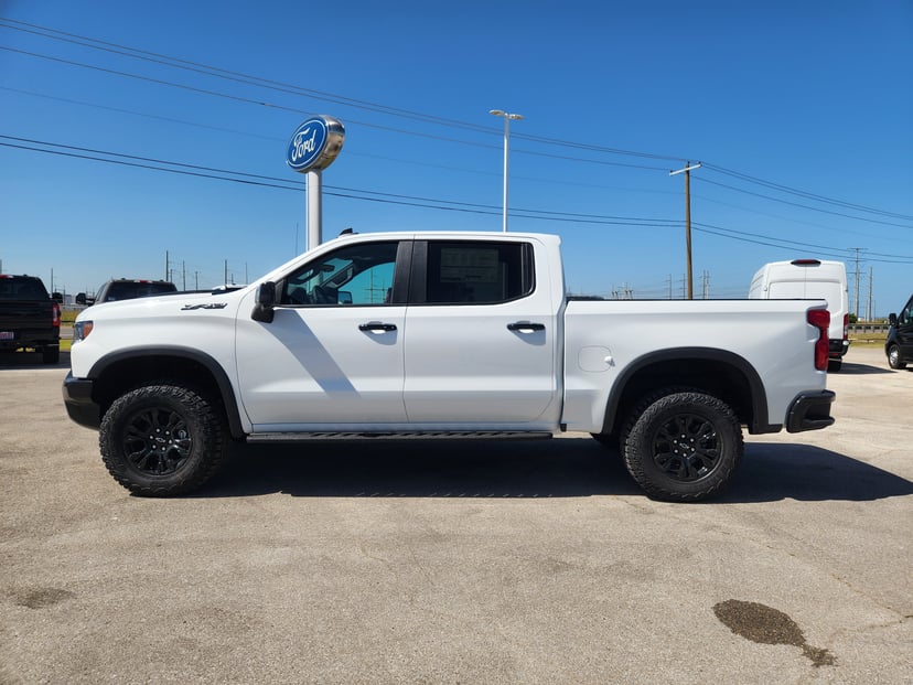 2026 Chevrolet Silverado - Image 2