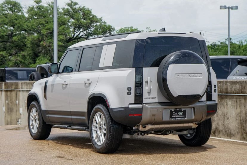 2026 Land Rover Defender - Image 3