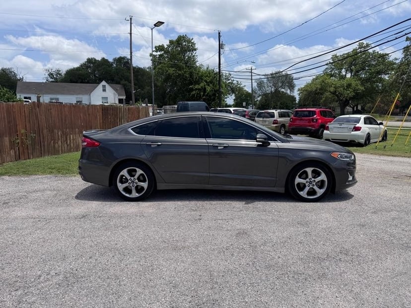 2019 Ford Fusion - Image 1