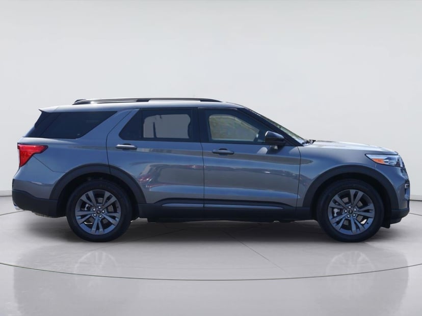 2023 Ford Explorer - Image 2