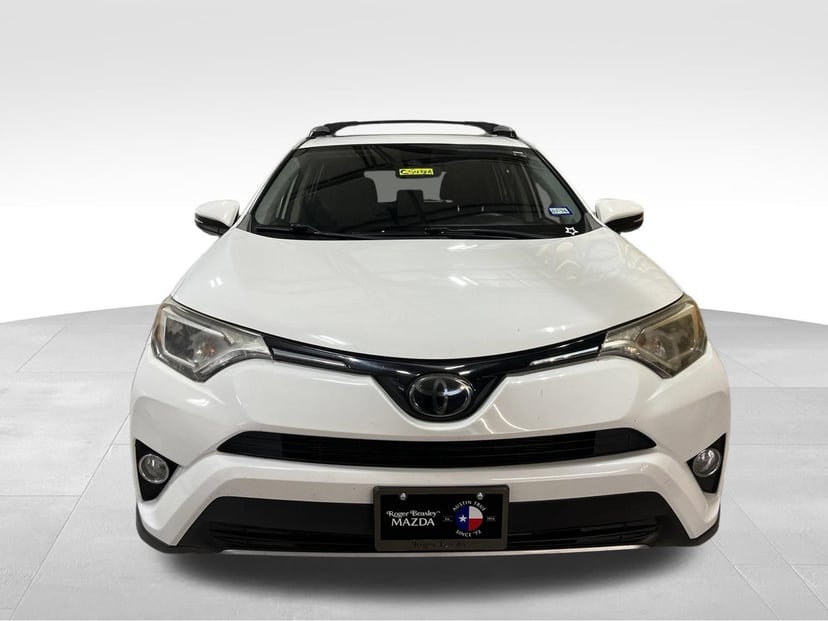 2018 Toyota RAV4 - Image 3