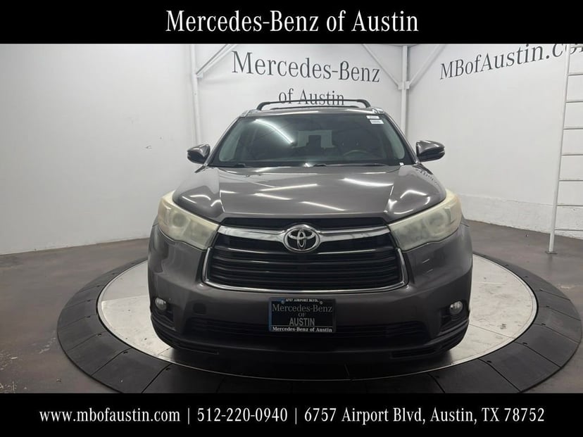 2016 Toyota Highlander - Image 1