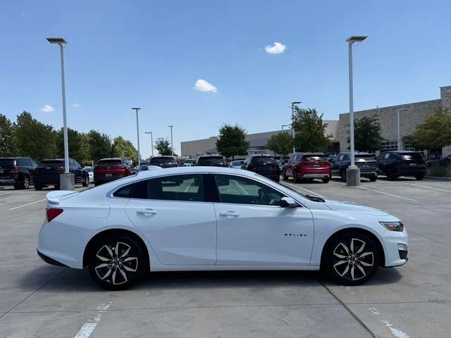 2025 Chevrolet Malibu - Image 3