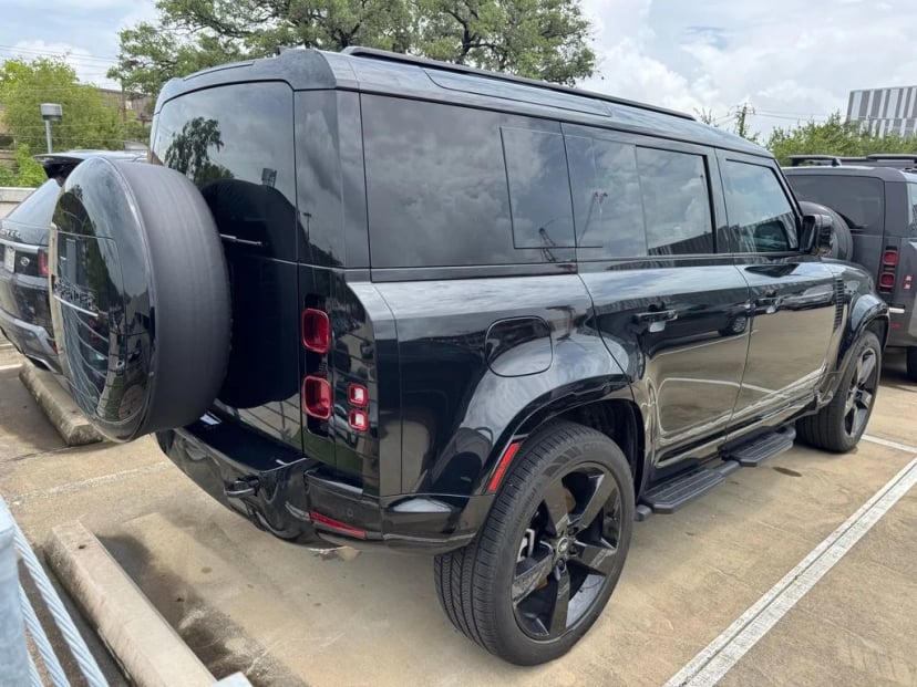 2025 Land Rover Defender - Image 2