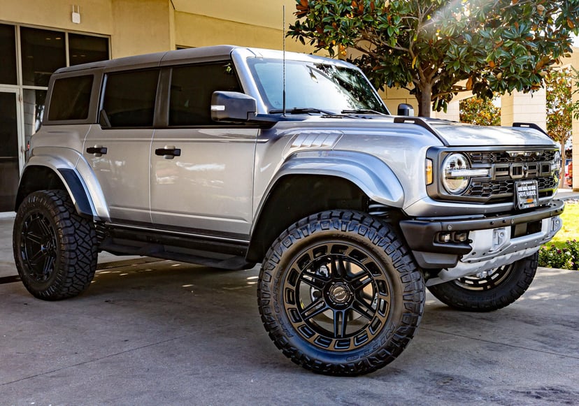 2024 Ford Bronco - Image 1