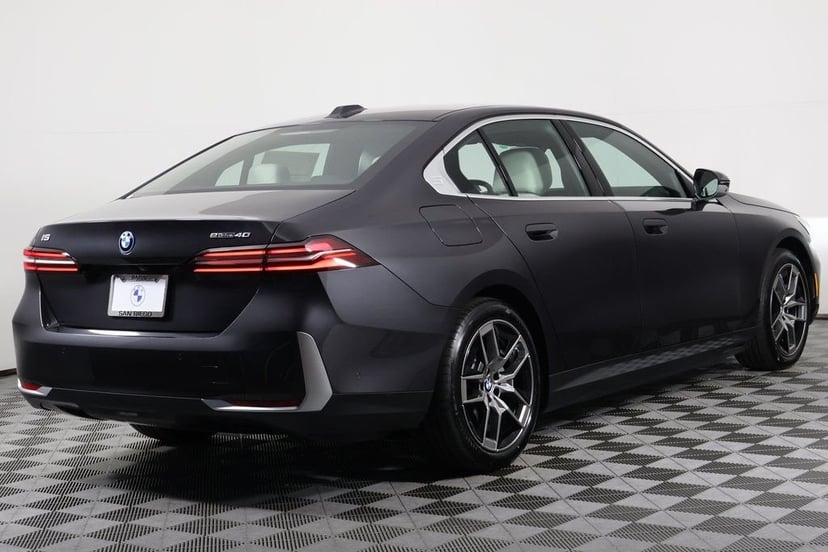 2027 BMW i5 - Image 1