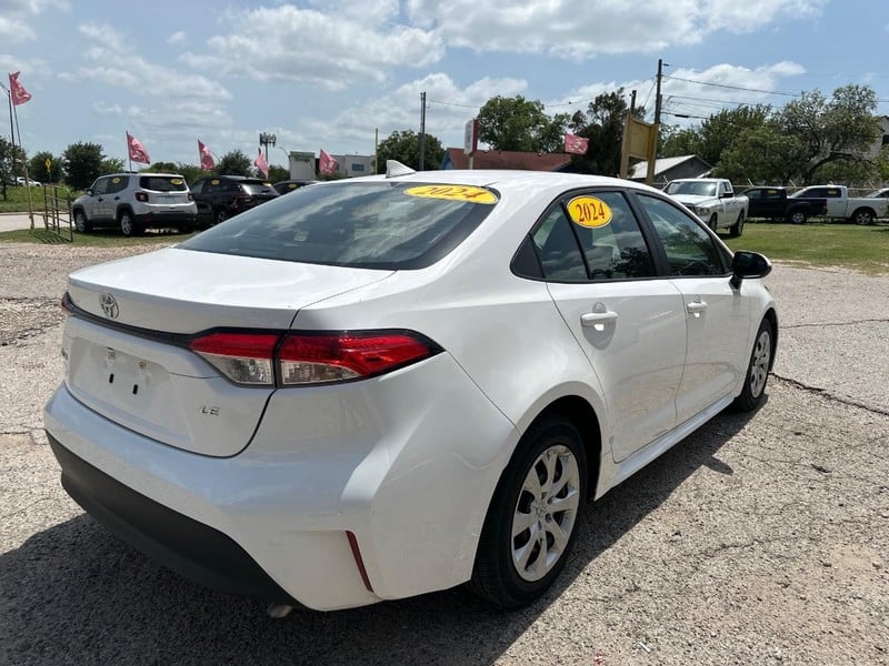 2024 Toyota Corolla LE - Image 2