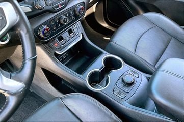 2020 GMC Terrain - Image 2