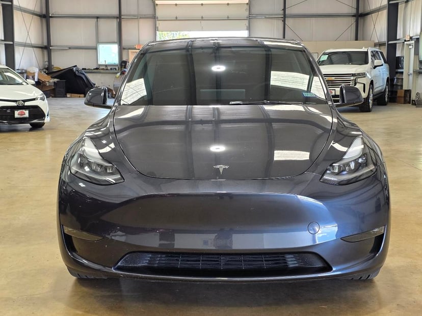 2025 Tesla Model Y - Image 2