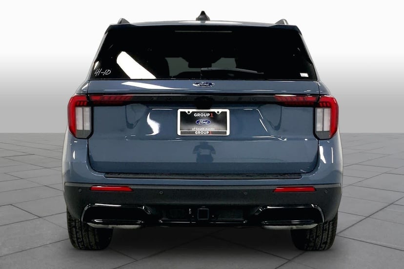 2026 Ford Explorer - Image 3