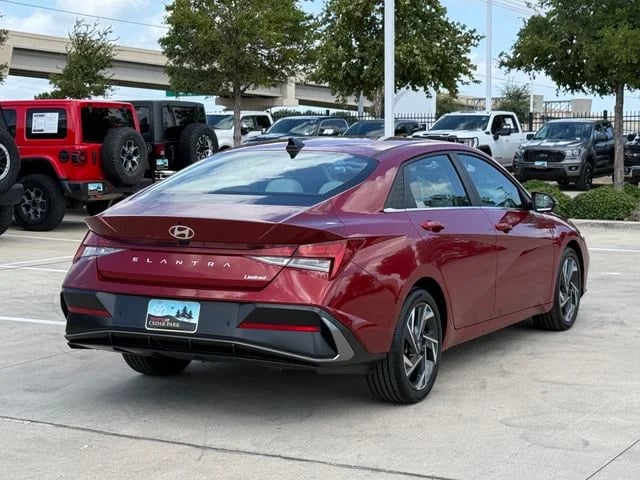 2024 Hyundai Elantra - Image 3