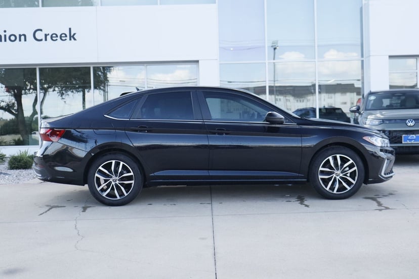 2026 Volkswagen Jetta - Image 2