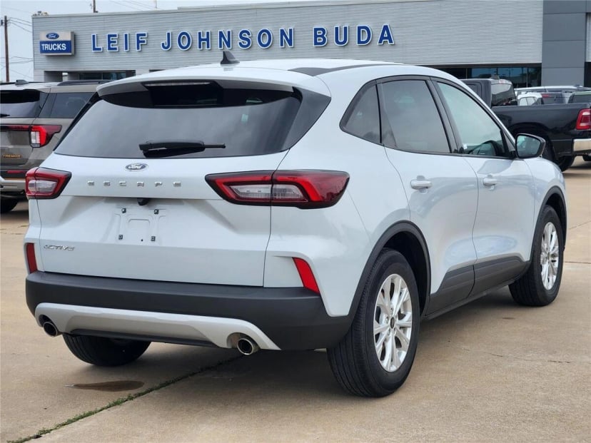 2025 Ford Escape - Image 2