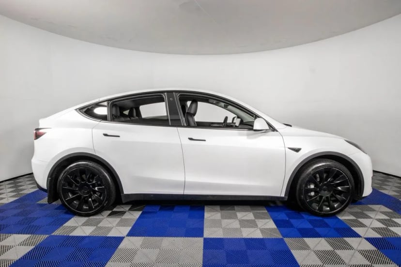 2023 Tesla Model Y - Image 2