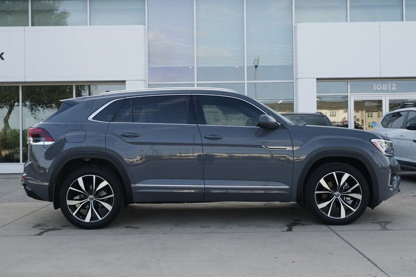 2026 Volkswagen Atlas Cross Sport - Image 2
