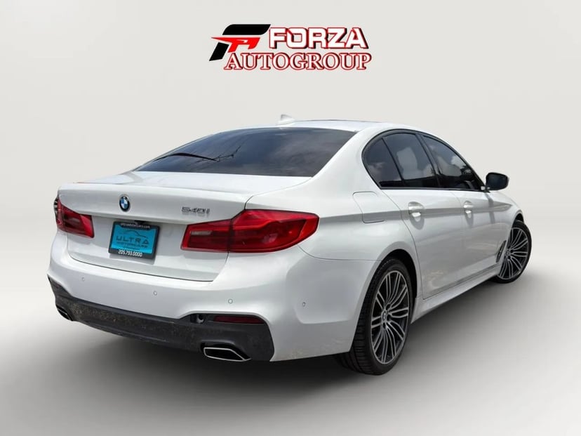 2019 BMW 540i - Image 2