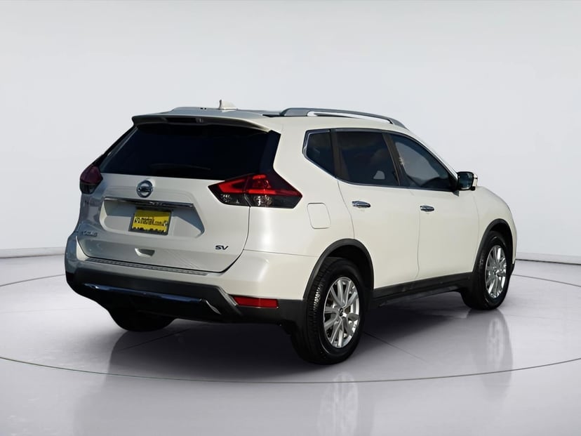 2018 Nissan Rogue - Image 3