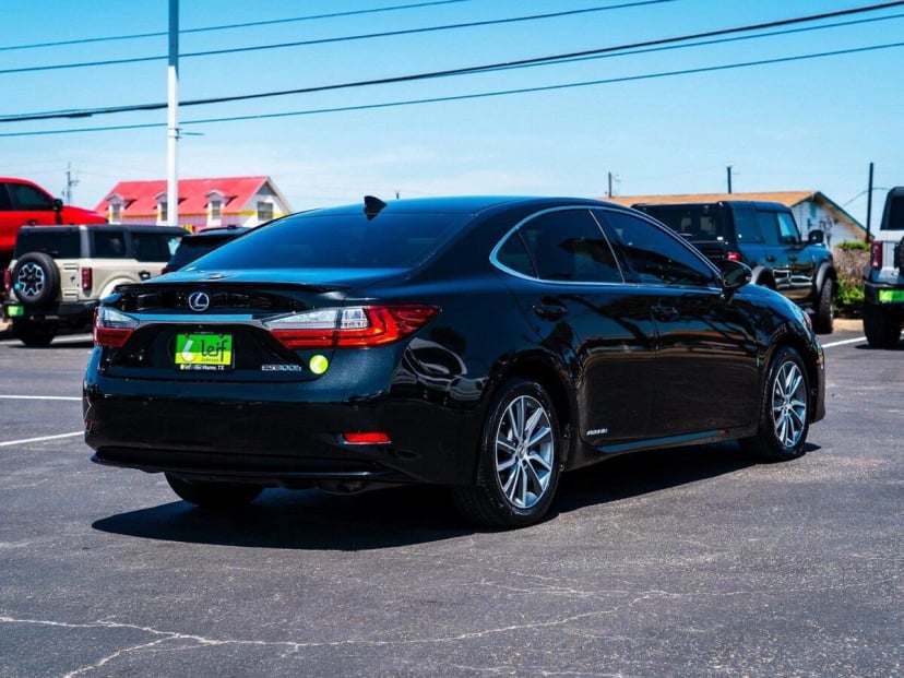 2017 Lexus ES - Image 3