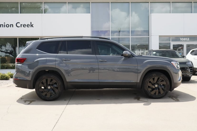 2026 Volkswagen Atlas - Image 2