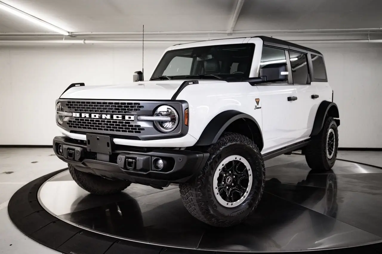 2022 Ford Bronco - Image 1