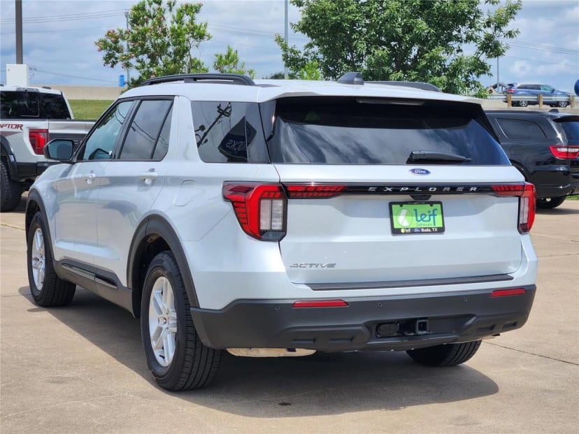 2026 Ford Explorer - Image 3