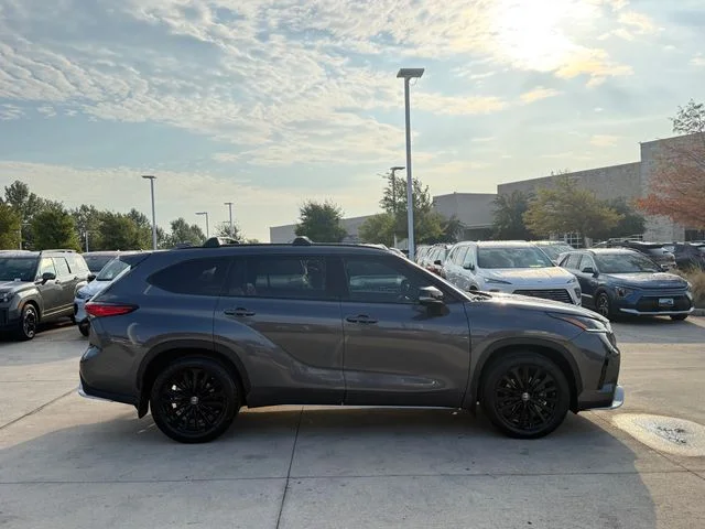 2023 Toyota Highlander - Image 3