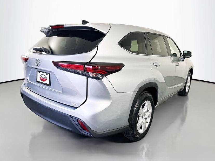 2025 Toyota Highlander - Image 3