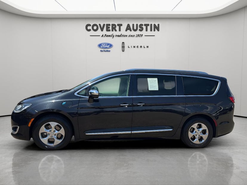 2018 Chrysler Pacifica - Image 2