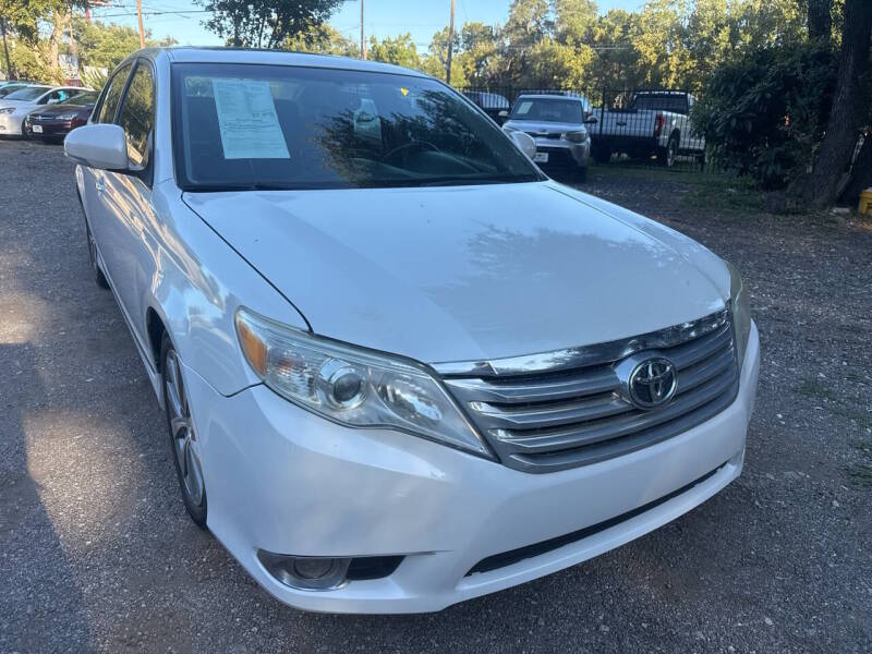 2011 Toyota Avalon - Image 1