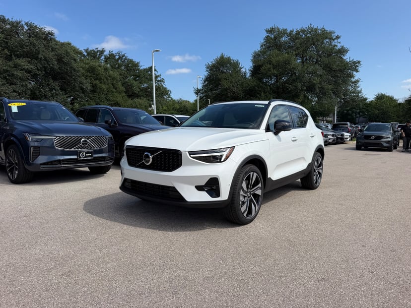 2026 Volvo XC40 - Image 1