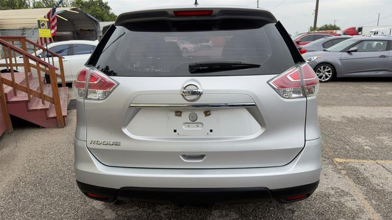 2016 Nissan Rogue - Image 2