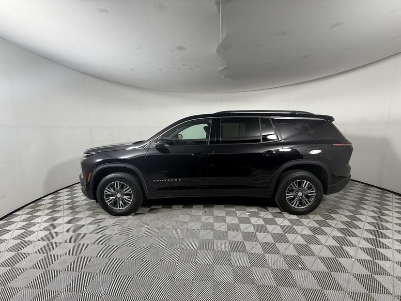 2025 Chevrolet Traverse - Image 2