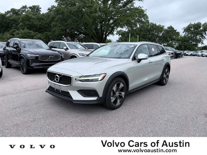 2020 Volvo V60CC - Image 2