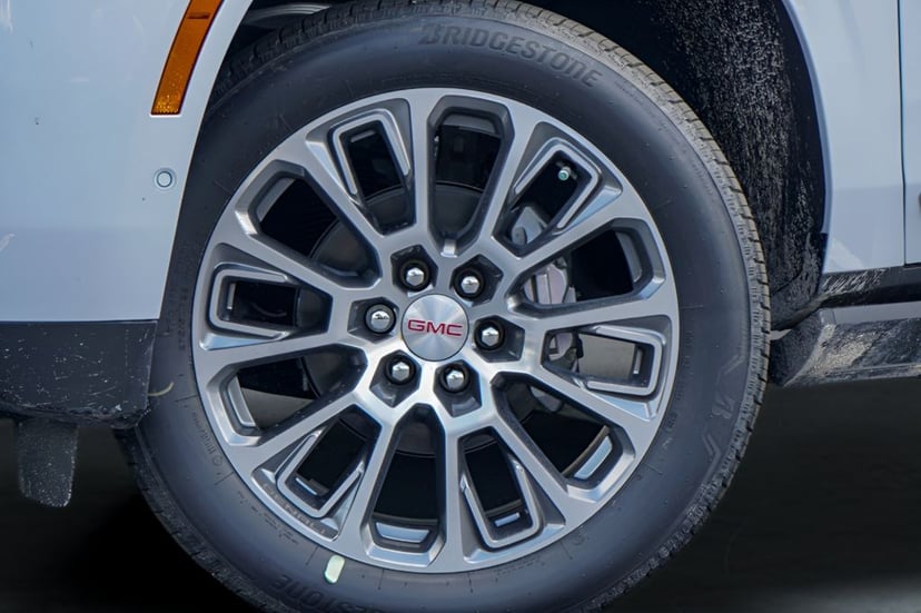 2026 GMC Yukon XL - Image 3
