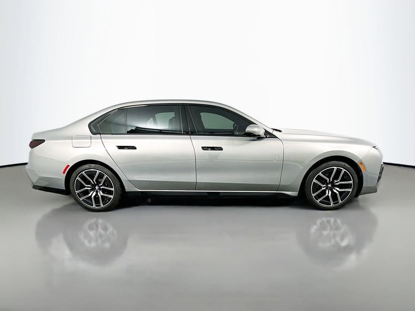 2023 BMW 7 Series - Image 3