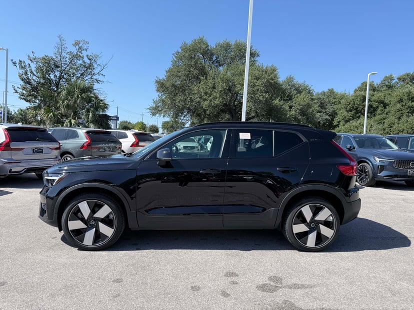 2023 Volvo XC40 Recharge - Image 2
