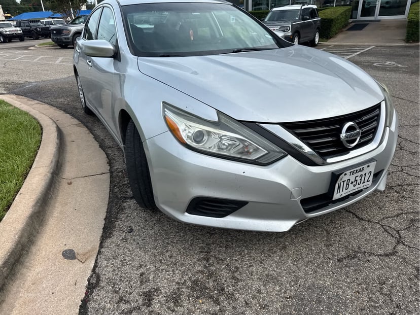 2018 Nissan Altima - Image 2