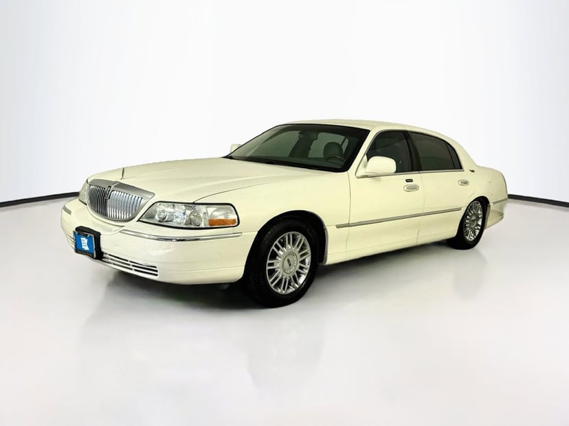 2007 Lincoln Town Car - Image 1